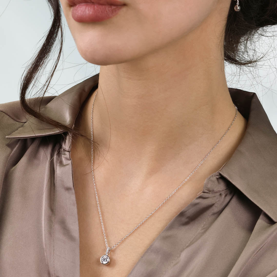 Classic Solitaire Collier Dainty
